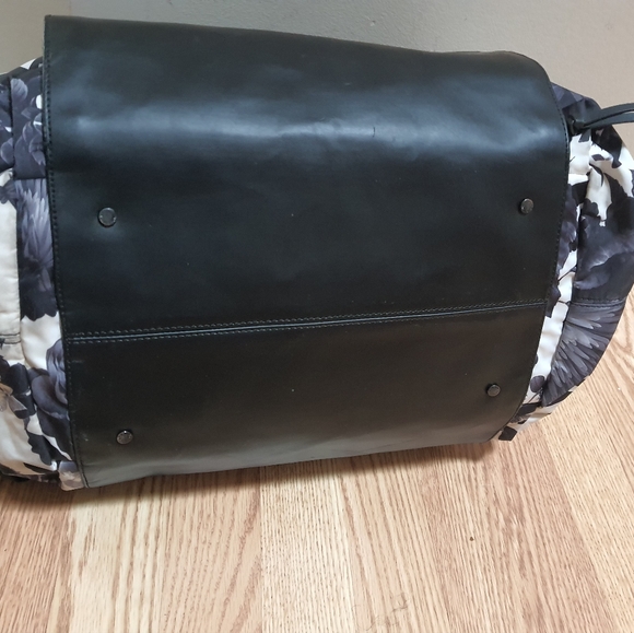 Lululemon Large Gym Bag - Picture 6 of 8